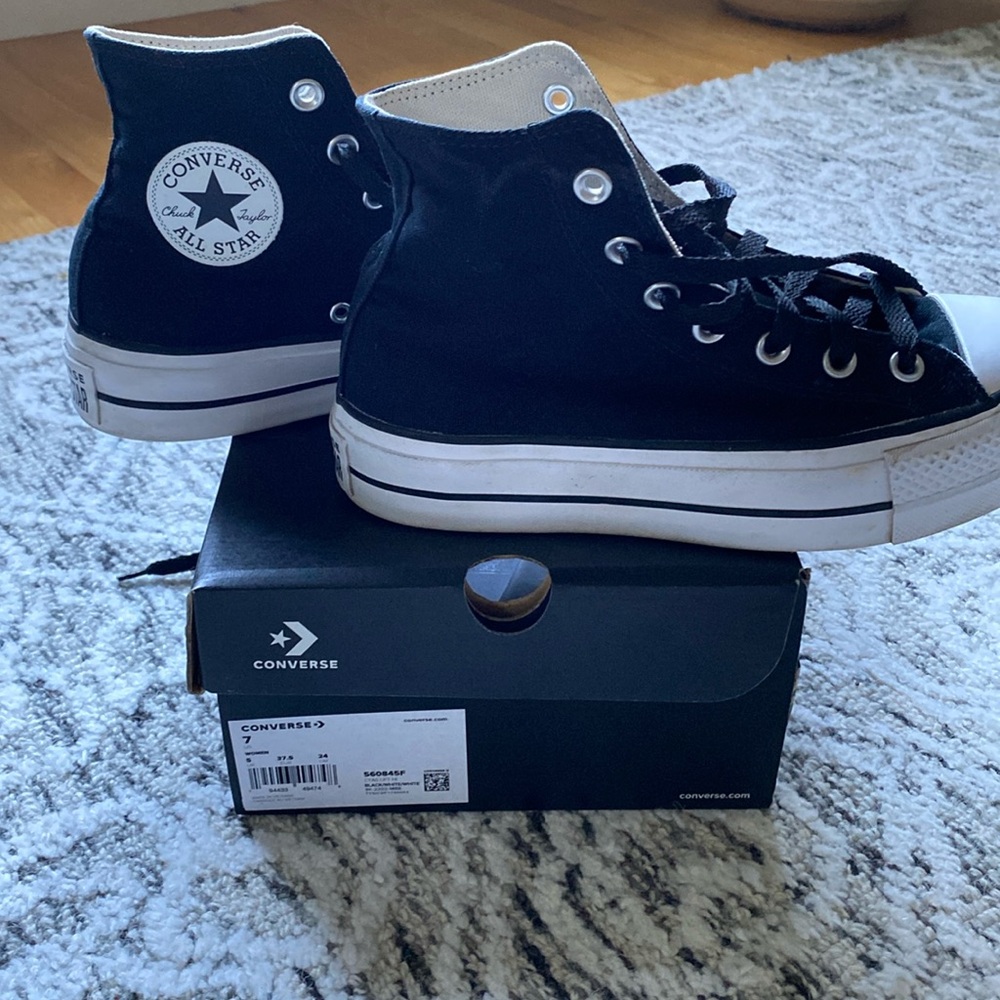 COPY - Woman's Converse platform high tops
